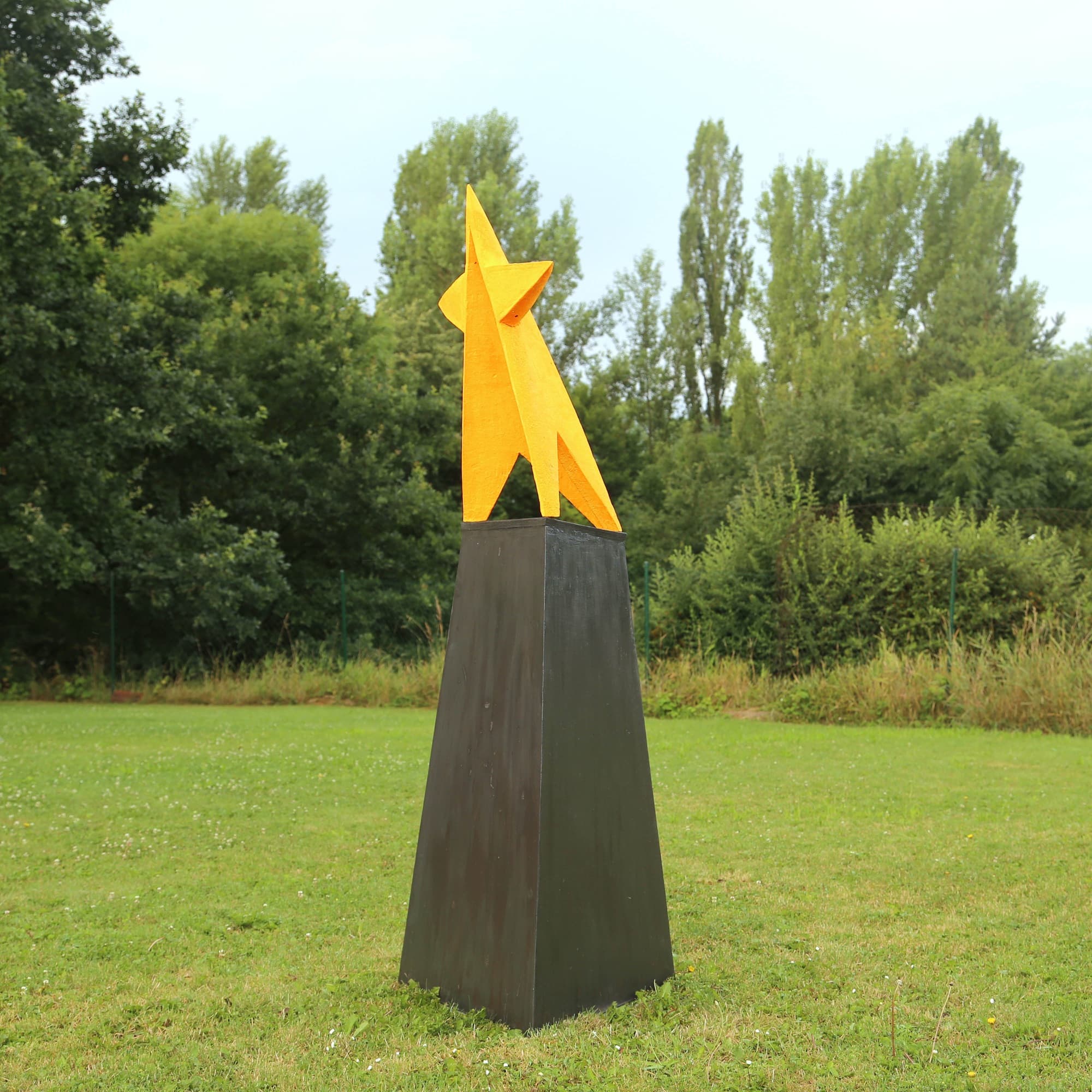 Ester II on its plinth, three-quarter view