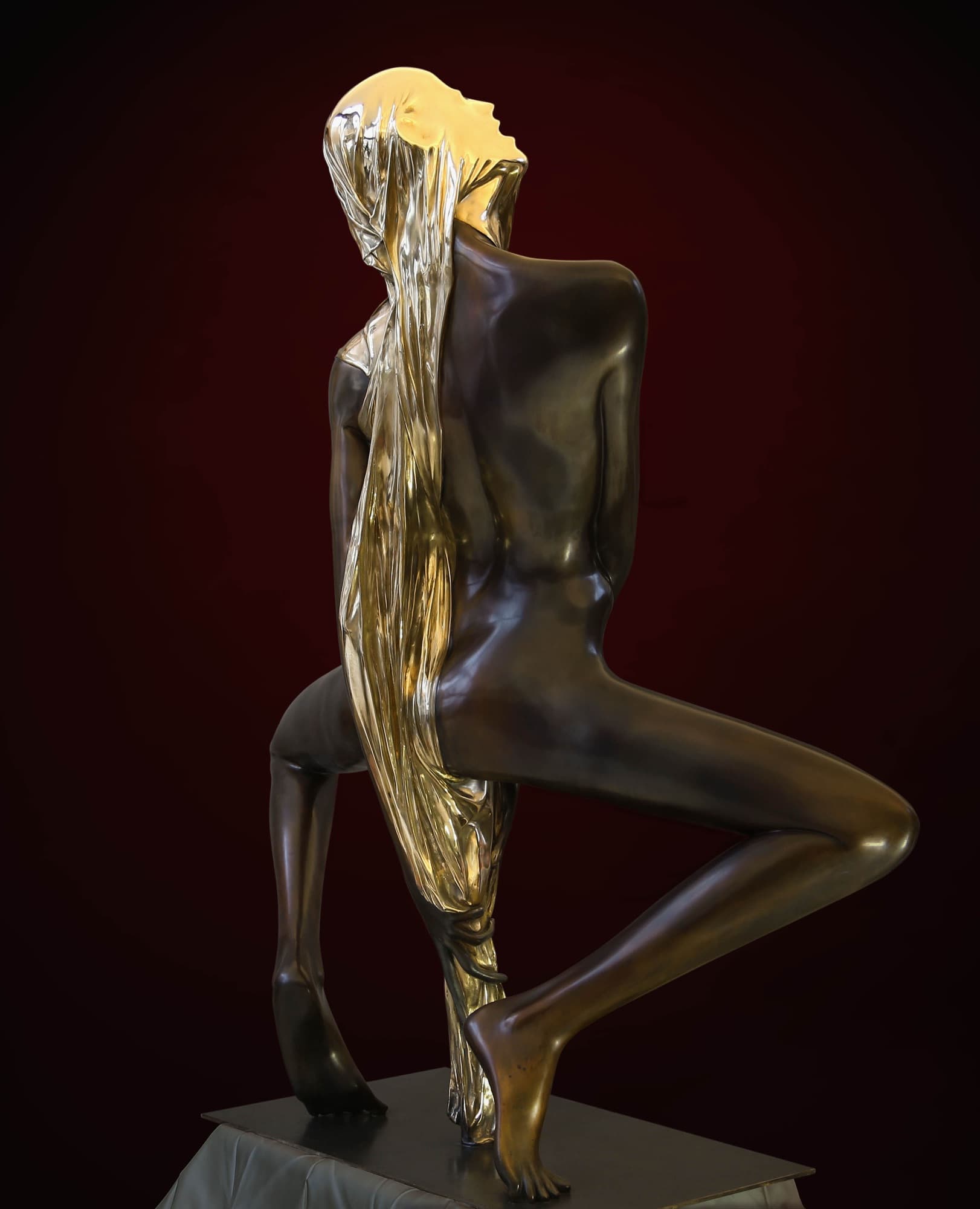 Lilith, back view showing the long gold veil